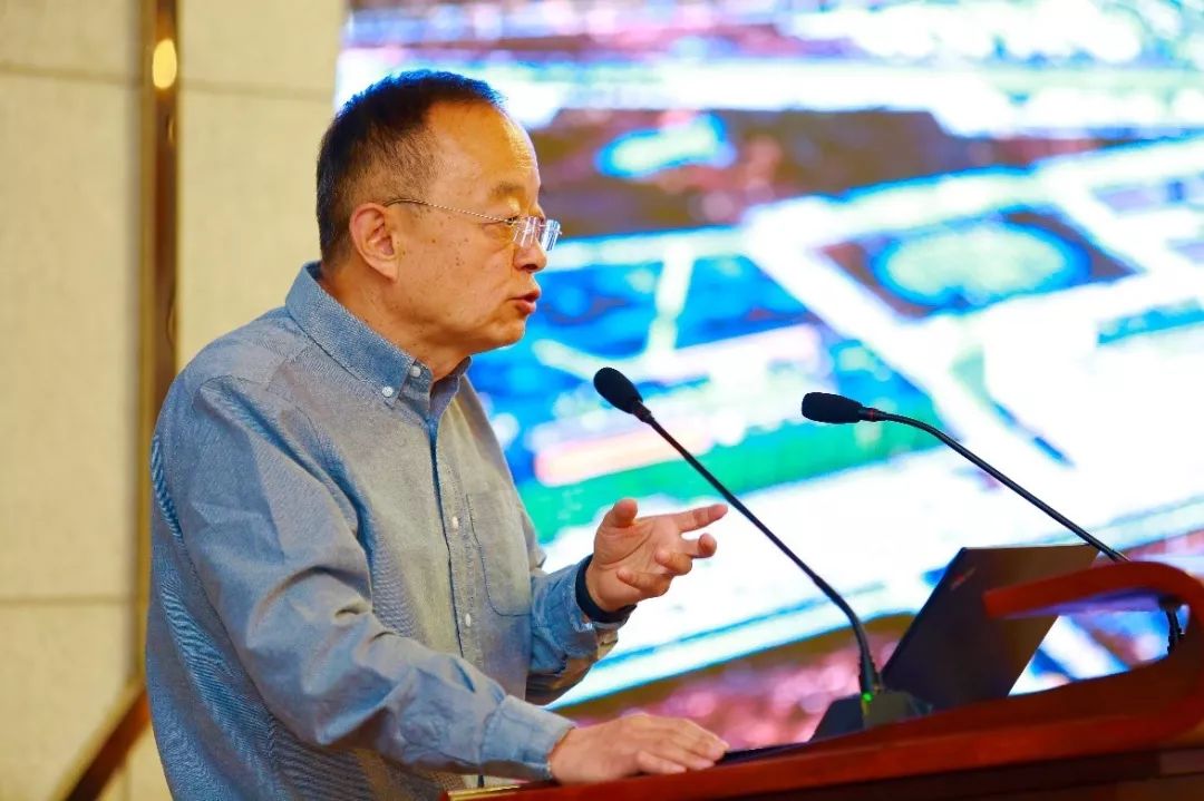  张伶伶教授在 “生态引领、绿色设计”天津—雄安高峰论坛上发表主题演讲